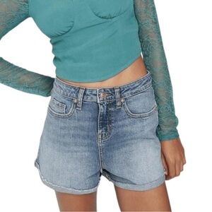 Wild Fable High-Rise Rolled Cuff Jean Shorts
Size 4 nwt